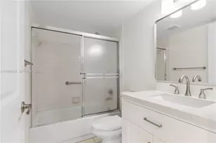 13250 SW 4th Ct, Pembroke Pines, FL 33027 - Photo 9