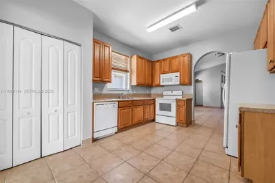 2302 NE 37th Ter #2302, Homestead, FL 33033 - Photo 5