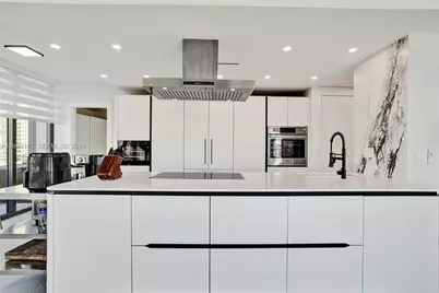 520 Brickell Key Dr #A1015, Miami, FL 33131 - Photo 3