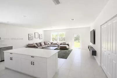 2402 SE 30th St, Homestead, FL 33035 - Photo 3