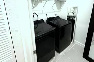 2402 SE 30th St, Homestead, FL 33035 - Photo 13