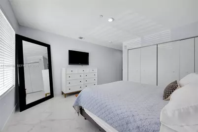 2555 NE 193rd St #2122, Miami, FL 33180 - Photo 17