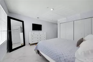 2555 NE 193rd St, Miami, FL 33180 - Photo 17