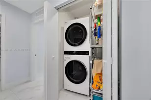 2555 NE 193rd St, Miami, FL 33180 - Photo 23