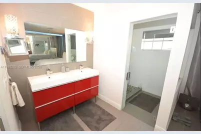 909 N 13th Ct, Hollywood, FL 33019 - Photo 11