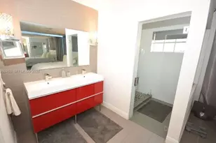 909 N 13th Ct, Hollywood, FL 33019 - Photo 11