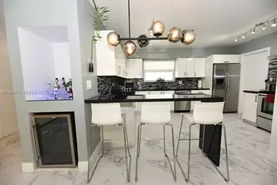 909 N 13th Ct, Hollywood, FL 33019 - Photo 7