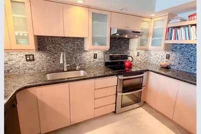 1800 Collins Ave #9E, Miami Beach, FL 33139 - Photo 5