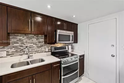 437 Golden Isles Dr #11J, Hallandale Beach, FL 33009 - Photo 7