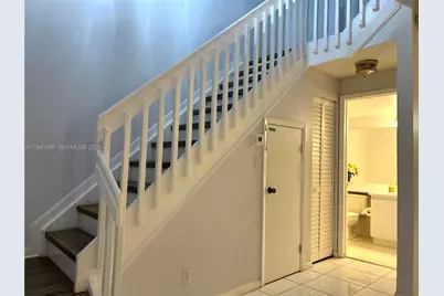 543 Racquet Club Rd #33, Weston, FL 33326 - Photo 5