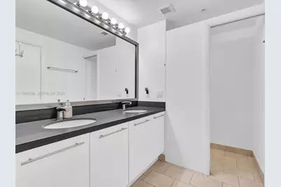 90 SW 3rd St #2013, Miami, FL 33130 - Photo 21