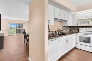 800 SW 125th Way, Pembroke Pines, FL 33027 - Photo 5