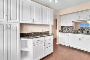 800 SW 125th Way, Pembroke Pines, FL 33027 - Photo 9