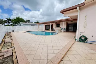 10650 NW 19th St, Pembroke Pines, FL 33026 - Photo 5