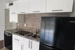 9330 Lagoon Pl, Davie, FL 33324 - Photo 5