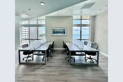 300 S Biscayne Blvd #L-410, Miami, FL 33131 - Photo 35