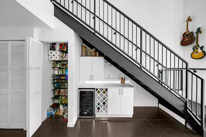 300 S Biscayne Blvd #L-410, Miami, FL 33131 - Photo 13