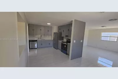 338 SW 8th Ave SW #., Vero Beach, FL 32962 - Photo 3