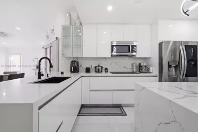 2570 SE 7th Pl, Homestead, FL 33033 - Photo 1