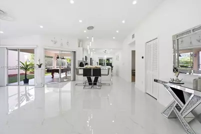 2570 SE 7th Pl, Homestead, FL 33033 - Photo 9