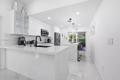 2570 SE 7th Pl, Homestead, FL 33033 - Photo 11