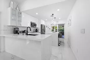 2570 SE 7th Pl, Homestead, FL 33033 - Photo 11