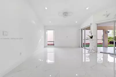 2570 SE 7th Pl, Homestead, FL 33033 - Photo 7