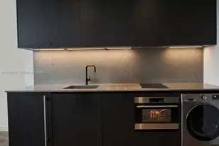 20 NE 11th St, Miami, FL 33132 - Photo 5