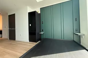 20 NE 11th St, Miami, FL 33132 - Photo 9