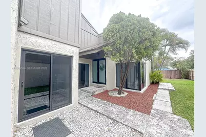 9635 SW 74th St, Miami, FL 33173 - Photo 5