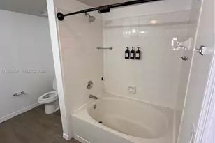 11650 SW 2nd St, Pembroke Pines, FL 33025 - Photo 31