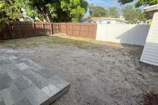 313 SE 3rd Ave, Hallandale Beach, FL 33009 - Photo 3