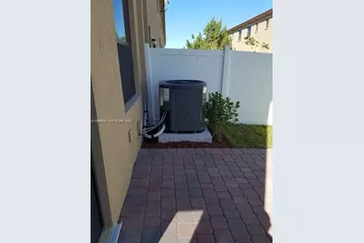 9205 W 33rd Way #9205, Hialeah, FL 33018 - Photo 31