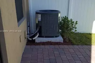 9205 W 33rd Way, Hialeah, FL 33018 - Photo 31