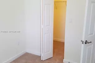 9205 W 33rd Way, Hialeah, FL 33018 - Photo 23