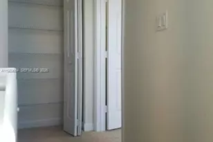 9205 W 33rd Way, Hialeah, FL 33018 - Photo 13