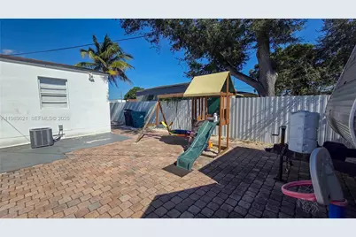 1236 Rutland St, Opa Locka, FL 33054 - Photo 5