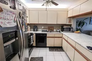 203 Liberty Ct, Deerfield Beach, FL 33442 - Photo 7