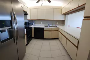 203 Liberty Ct, Deerfield Beach, FL 33442 - Photo 5