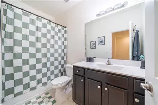 10565 W 34th Ct, Hialeah, FL 33018 - Photo 13