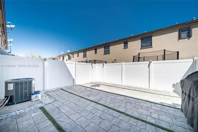 10565 W 34th Ct, Hialeah, FL 33018 - Photo 23