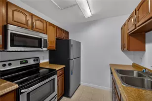 400 SW 134th Way, Pembroke Pines, FL 33027 - Photo 9