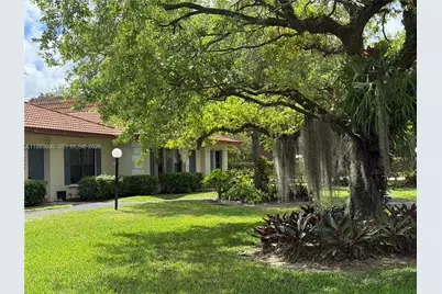 2381 SW 70th Ave #49, Davie, FL 33317 - Photo 5