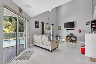 12289 NW 1st St, Plantation, FL 33325 - Photo 13