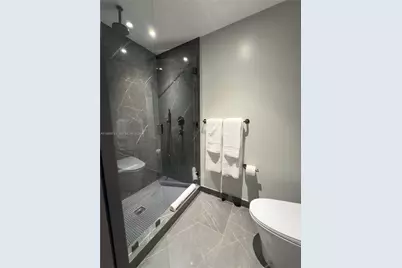 20 NE 11th St #3006A, Miami, FL 33132 - Photo 9