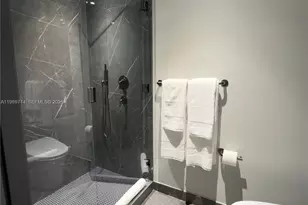 20 NE 11th St, Miami, FL 33132 - Photo 9