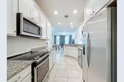 1240 Eucalyptus Dr #4, Hollywood, FL 33021 - Photo 5