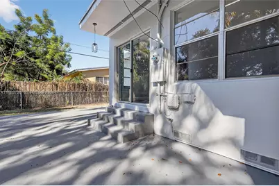 870 NE 144th St, North Miami, FL 33161 - Photo 17