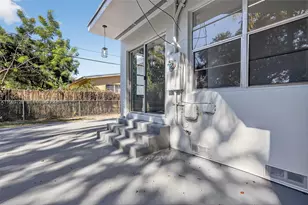 870 NE 144th St, North Miami, FL 33161 - Photo 17
