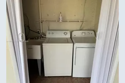 510 W 36th Pl, Hialeah, FL 33012 - Photo 17